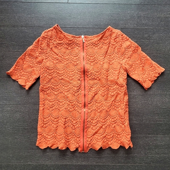 Club Monaco Short Sleeve Lace Pattern Zipper Top - Picture 3 of 11